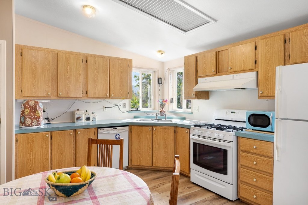 Whitehall, Montana, 59759, United States, 2 Bedrooms Bedrooms, ,2 BathroomsBathrooms,Residential,Forsale,1986969