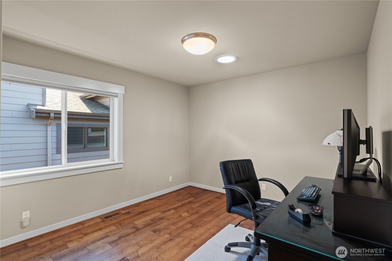 Kirkland, Washington, 98033, United States, 3 Bedrooms Bedrooms, ,3 BathroomsBathrooms,Residential,Forsale,1946229