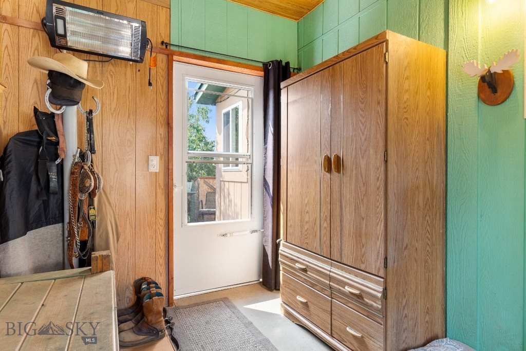 Whitehall, Montana, 59759, United States, 2 Bedrooms Bedrooms, ,2 BathroomsBathrooms,Residential,Forsale,1986969