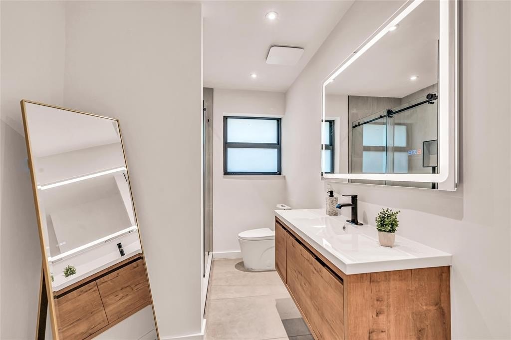 Fort Lauderdale, Florida, 33301, United States, 4 Bedrooms Bedrooms, ,3 BathroomsBathrooms,Residential,Forsale,1960207