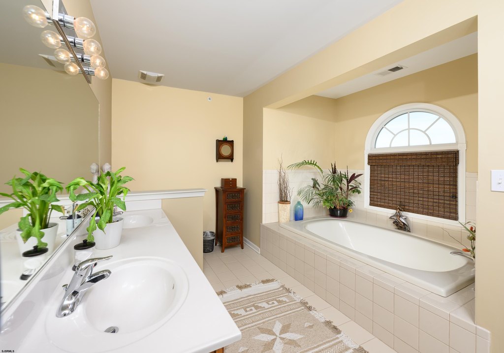 Atlantic City, New Jersey, 08401, United States, 3 Bedrooms Bedrooms, ,2.5 BathroomsBathrooms,Residential,Forsale,1967236