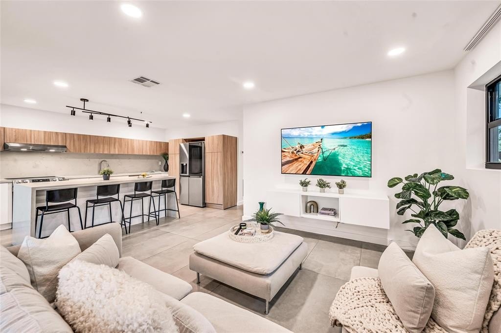 Fort Lauderdale, Florida, 33301, United States, 4 Bedrooms Bedrooms, ,3 BathroomsBathrooms,Residential,Forsale,1960207