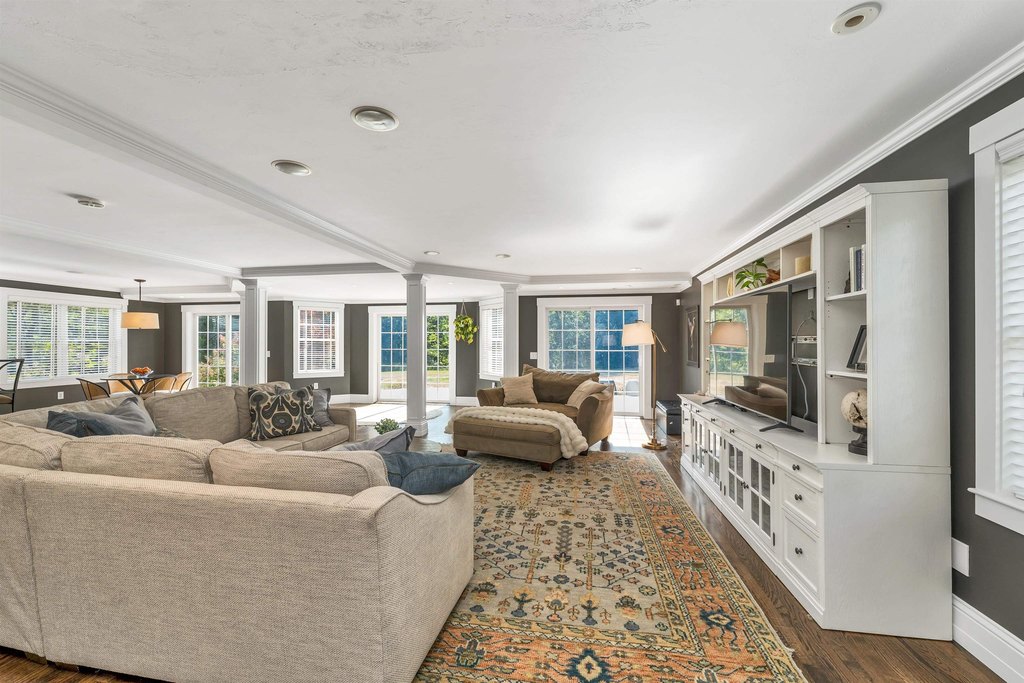 Gilford, New Hampshire, 03249, United States, 3 Bedrooms Bedrooms, ,3.5 BathroomsBathrooms,Residential,Forsale,2004707