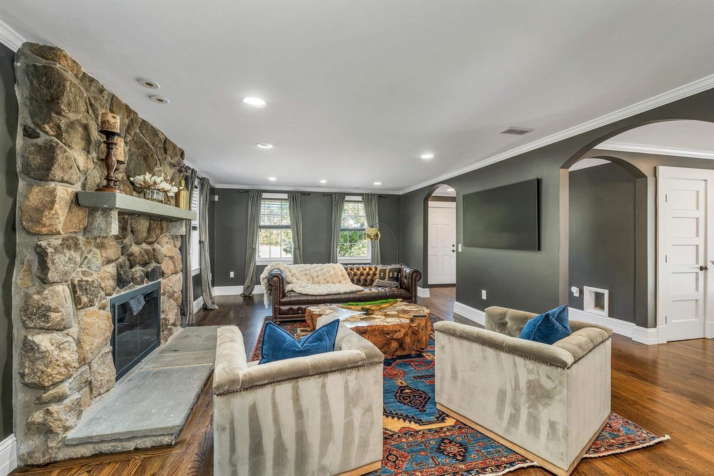 Gilford, New Hampshire, 03249, United States, 3 Bedrooms Bedrooms, ,3.5 BathroomsBathrooms,Residential,Forsale,2004707