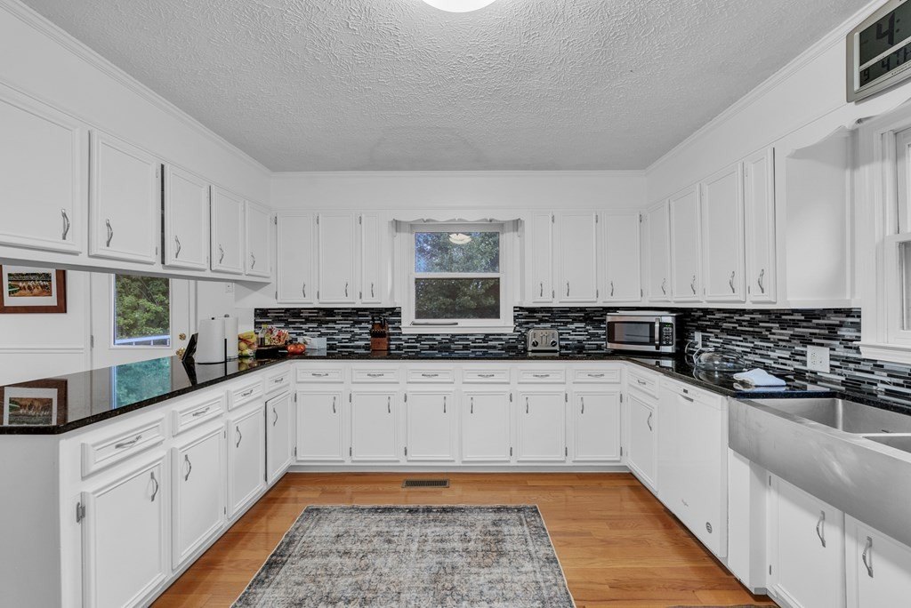 Smithville, Tennessee, 37166, United States, 4 Bedrooms Bedrooms, ,3 BathroomsBathrooms,Residential,Forsale,1960208