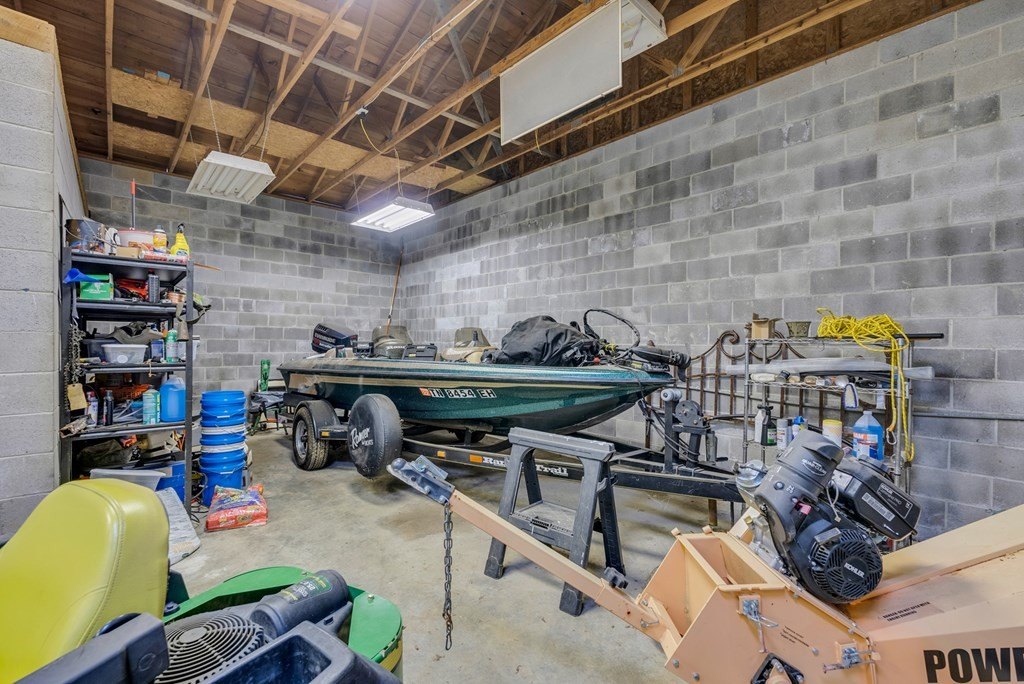 Smithville, Tennessee, 37166, United States, 4 Bedrooms Bedrooms, ,3 BathroomsBathrooms,Residential,Forsale,1960208