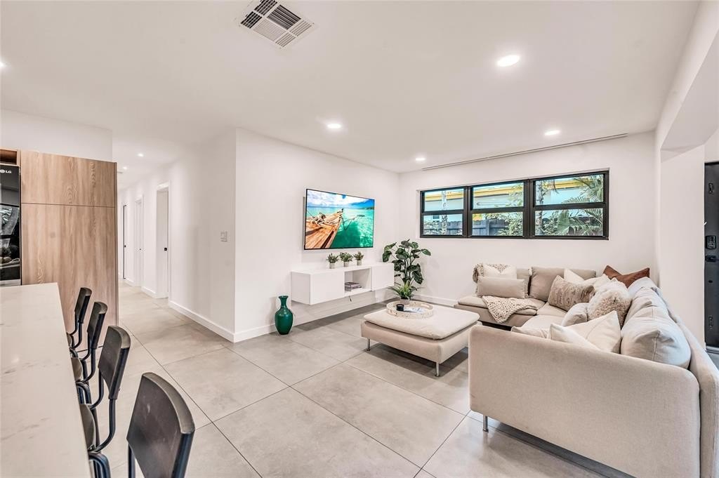 Fort Lauderdale, Florida, 33301, United States, 4 Bedrooms Bedrooms, ,3 BathroomsBathrooms,Residential,Forsale,1960207