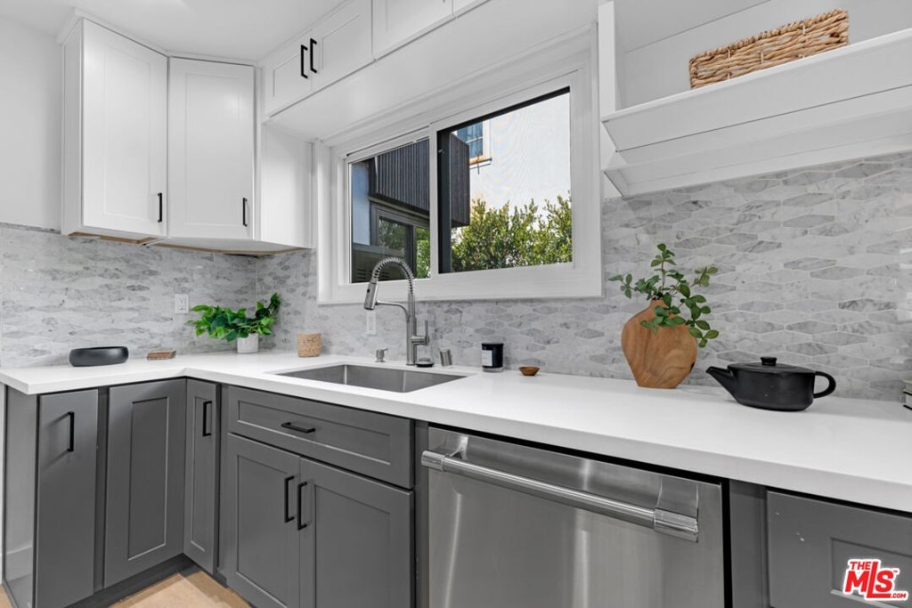 Los Angeles, California, 90049, United States, 5 Bedrooms Bedrooms, ,4 BathroomsBathrooms,Residential,Forsale,1985953