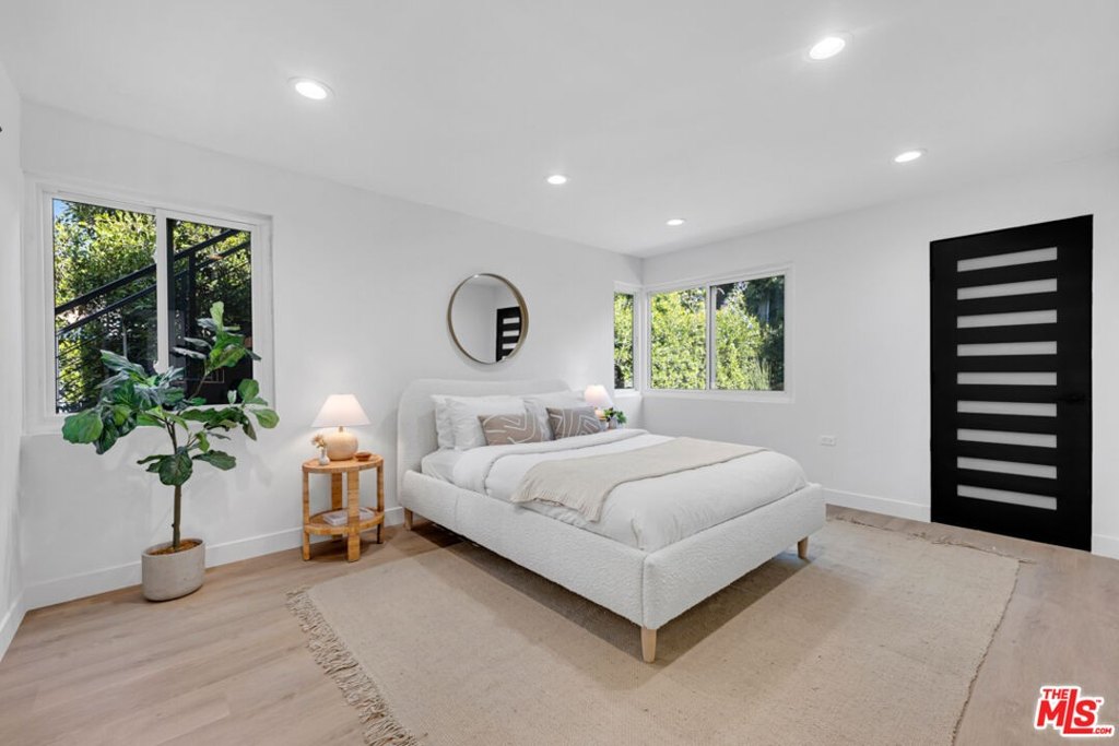 Los Angeles, California, 90049, United States, 5 Bedrooms Bedrooms, ,4 BathroomsBathrooms,Residential,Forsale,1985953