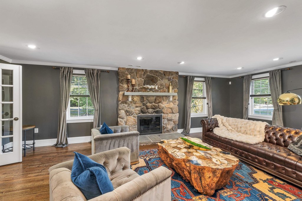 Gilford, New Hampshire, 03249, United States, 3 Bedrooms Bedrooms, ,3.5 BathroomsBathrooms,Residential,Forsale,2004707