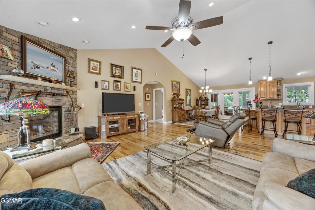 Sevierville, Tennessee, 37862, United States, 3 Bedrooms Bedrooms, ,2 BathroomsBathrooms,Residential,Forsale,1962011