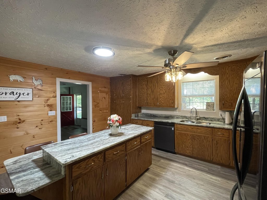 Sevierville, Tennessee, 37876, United States, 3 Bedrooms Bedrooms, ,3 BathroomsBathrooms,Residential,Forsale,1960231