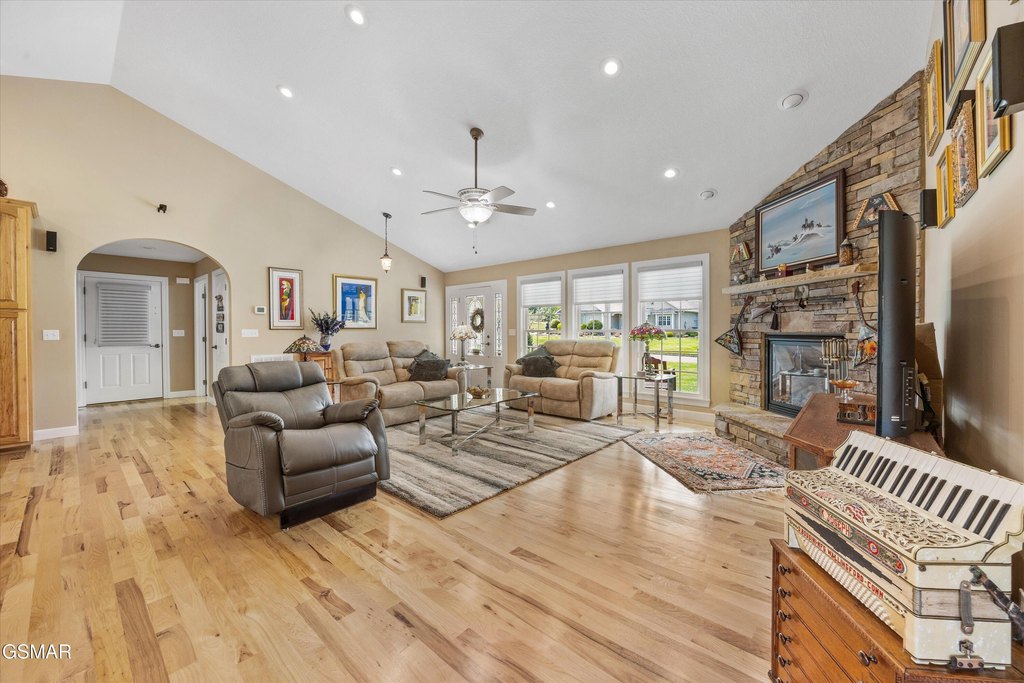 Sevierville, Tennessee, 37862, United States, 3 Bedrooms Bedrooms, ,2 BathroomsBathrooms,Residential,Forsale,1962011