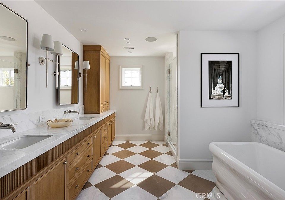 Newport Beach, California, 92663, United States, 5 Bedrooms Bedrooms, ,7 BathroomsBathrooms,Residential,Forsale,1954381