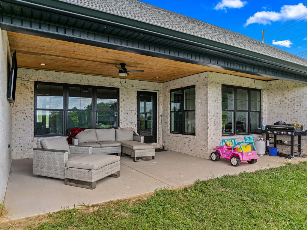 Jefferson City, Tennessee, 37760, United States, 3 Bedrooms Bedrooms, ,2.5 BathroomsBathrooms,Residential,Forsale,1962204