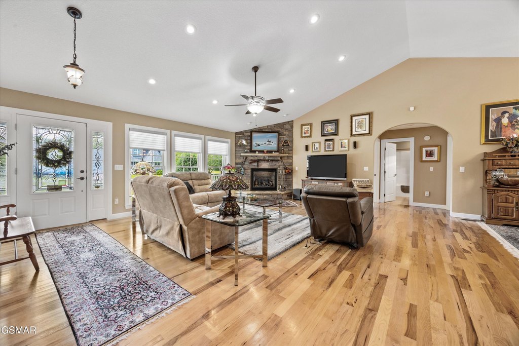 Sevierville, Tennessee, 37862, United States, 3 Bedrooms Bedrooms, ,2 BathroomsBathrooms,Residential,Forsale,1962011