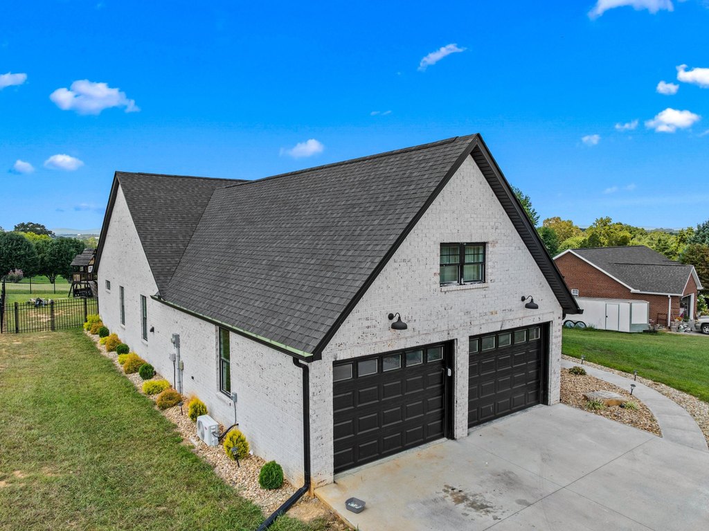 Jefferson City, Tennessee, 37760, United States, 3 Bedrooms Bedrooms, ,2.5 BathroomsBathrooms,Residential,Forsale,1962204