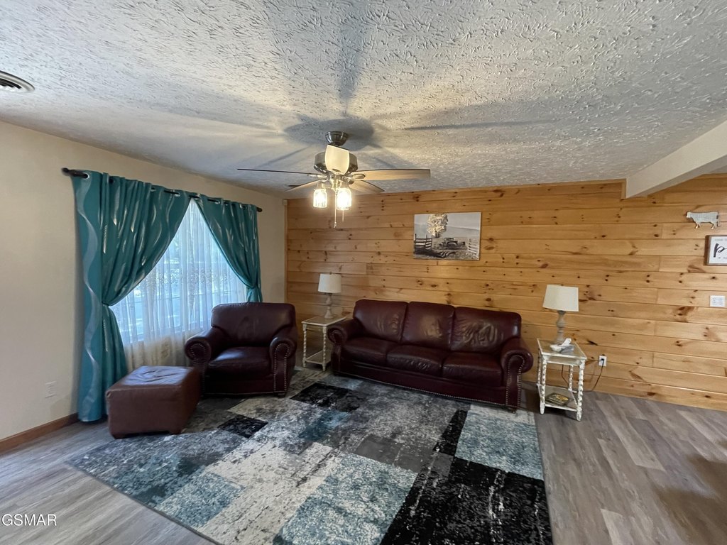 Sevierville, Tennessee, 37876, United States, 3 Bedrooms Bedrooms, ,3 BathroomsBathrooms,Residential,Forsale,1960231