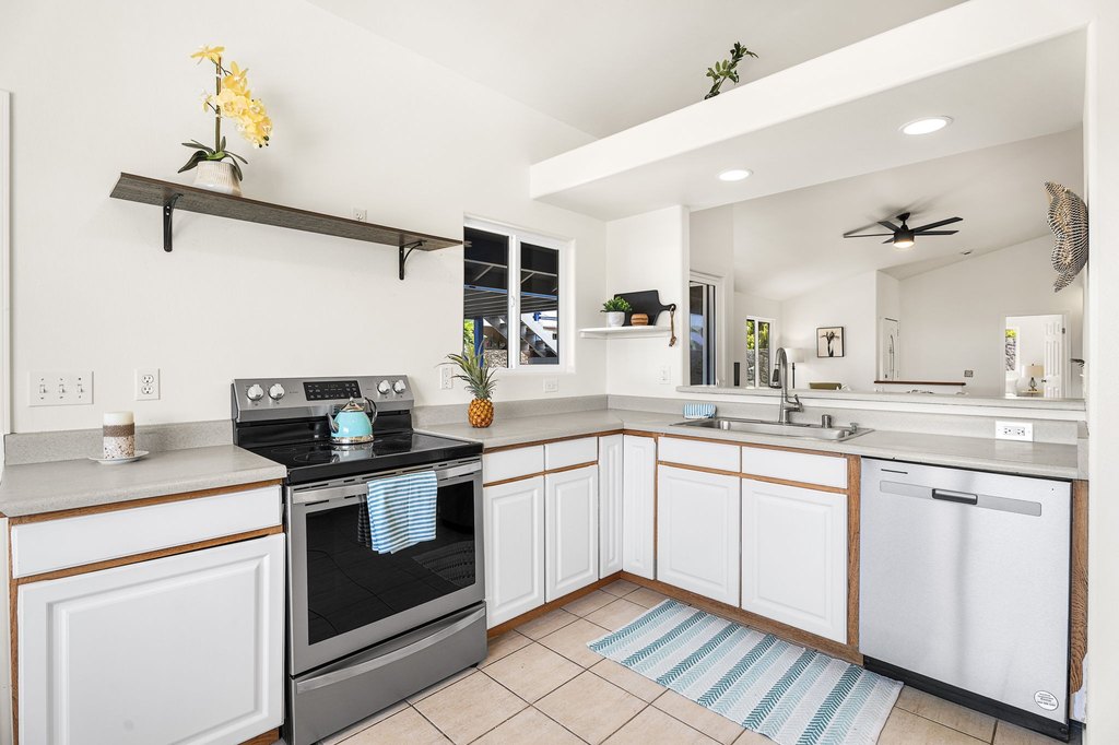 Kailua-Kona, Hawaii, 96740, United States, 3 Bedrooms Bedrooms, ,2 BathroomsBathrooms,Residential,Forsale,1989845