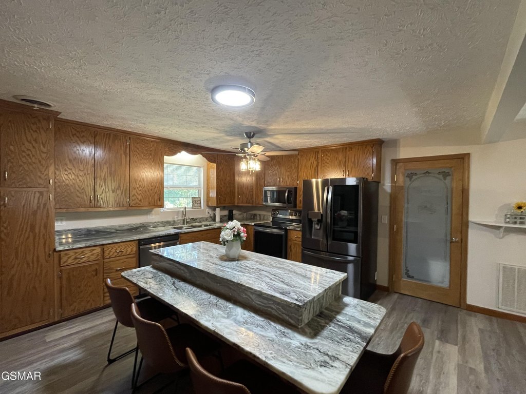 Sevierville, Tennessee, 37876, United States, 3 Bedrooms Bedrooms, ,3 BathroomsBathrooms,Residential,Forsale,1960231