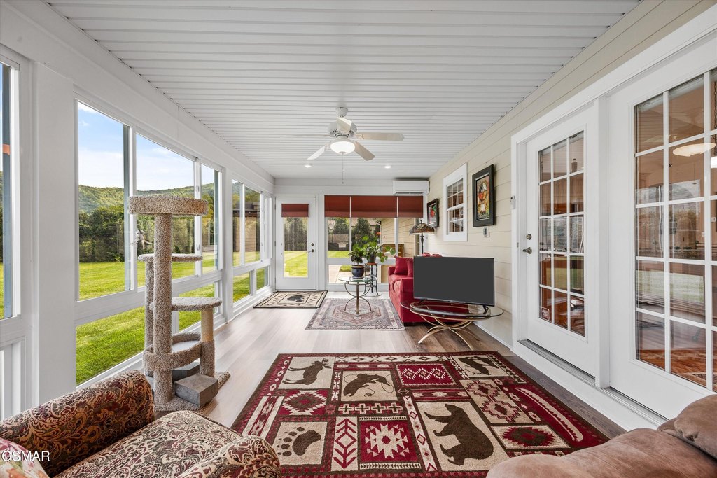 Sevierville, Tennessee, 37862, United States, 3 Bedrooms Bedrooms, ,2 BathroomsBathrooms,Residential,Forsale,1962011