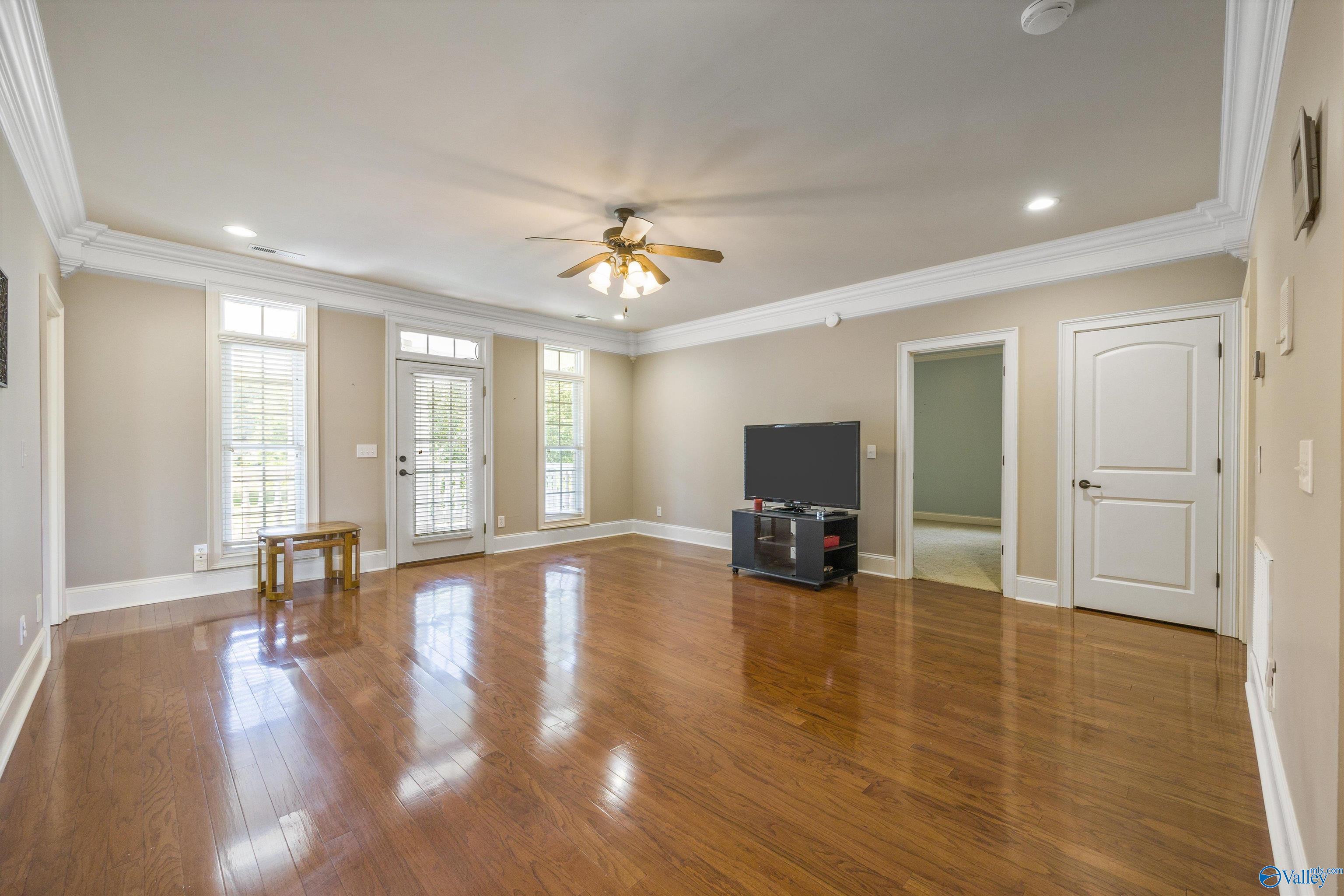 Owens Cross Roads, Alabama, 35763, United States, 5 Bedrooms Bedrooms, ,3.5 BathroomsBathrooms,Residential,Forsale,2007714