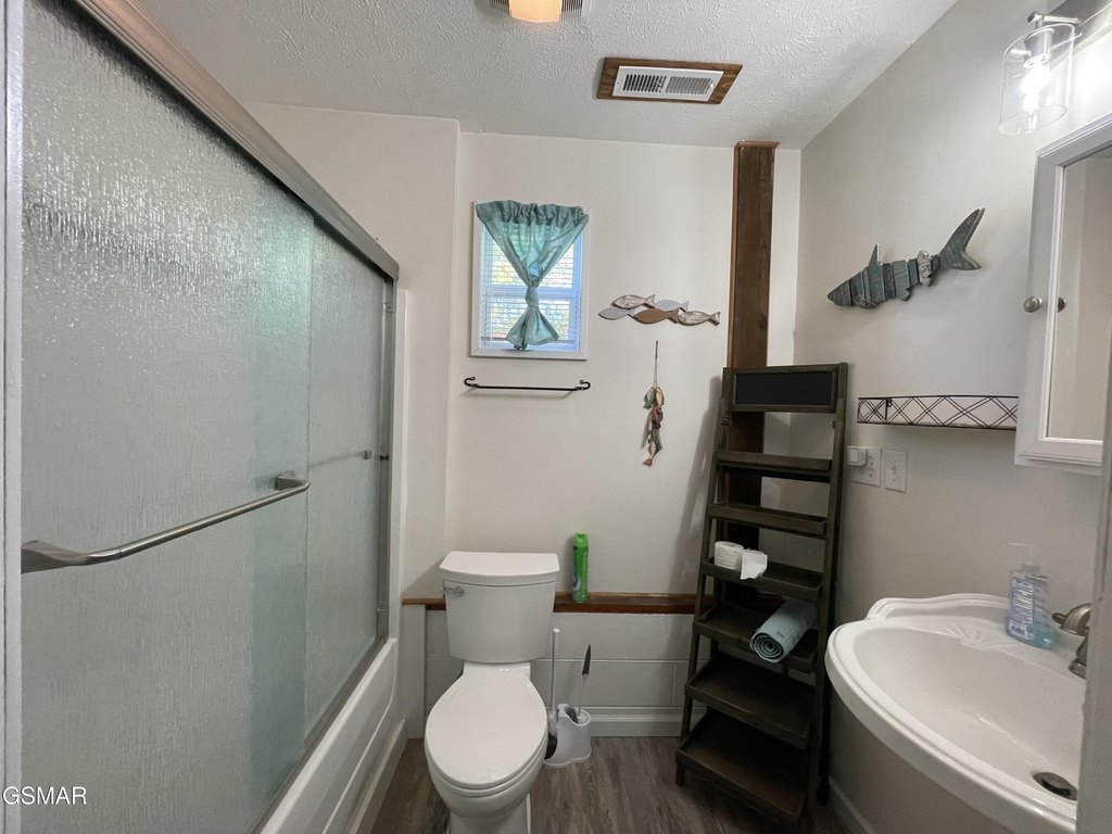 Sevierville, Tennessee, 37876, United States, 3 Bedrooms Bedrooms, ,3 BathroomsBathrooms,Residential,Forsale,1960231