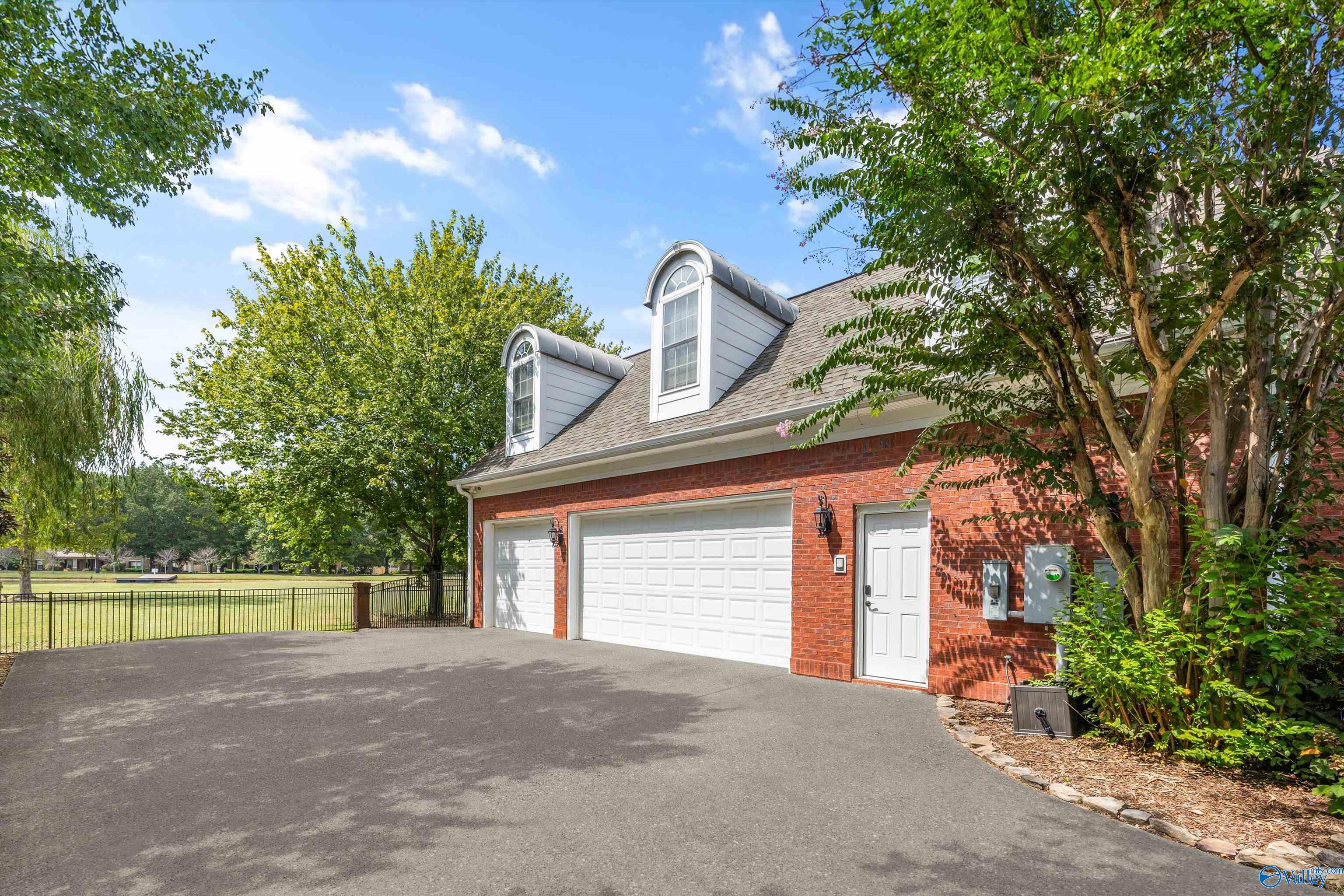 Owens Cross Roads, Alabama, 35763, United States, 5 Bedrooms Bedrooms, ,3.5 BathroomsBathrooms,Residential,Forsale,2007714