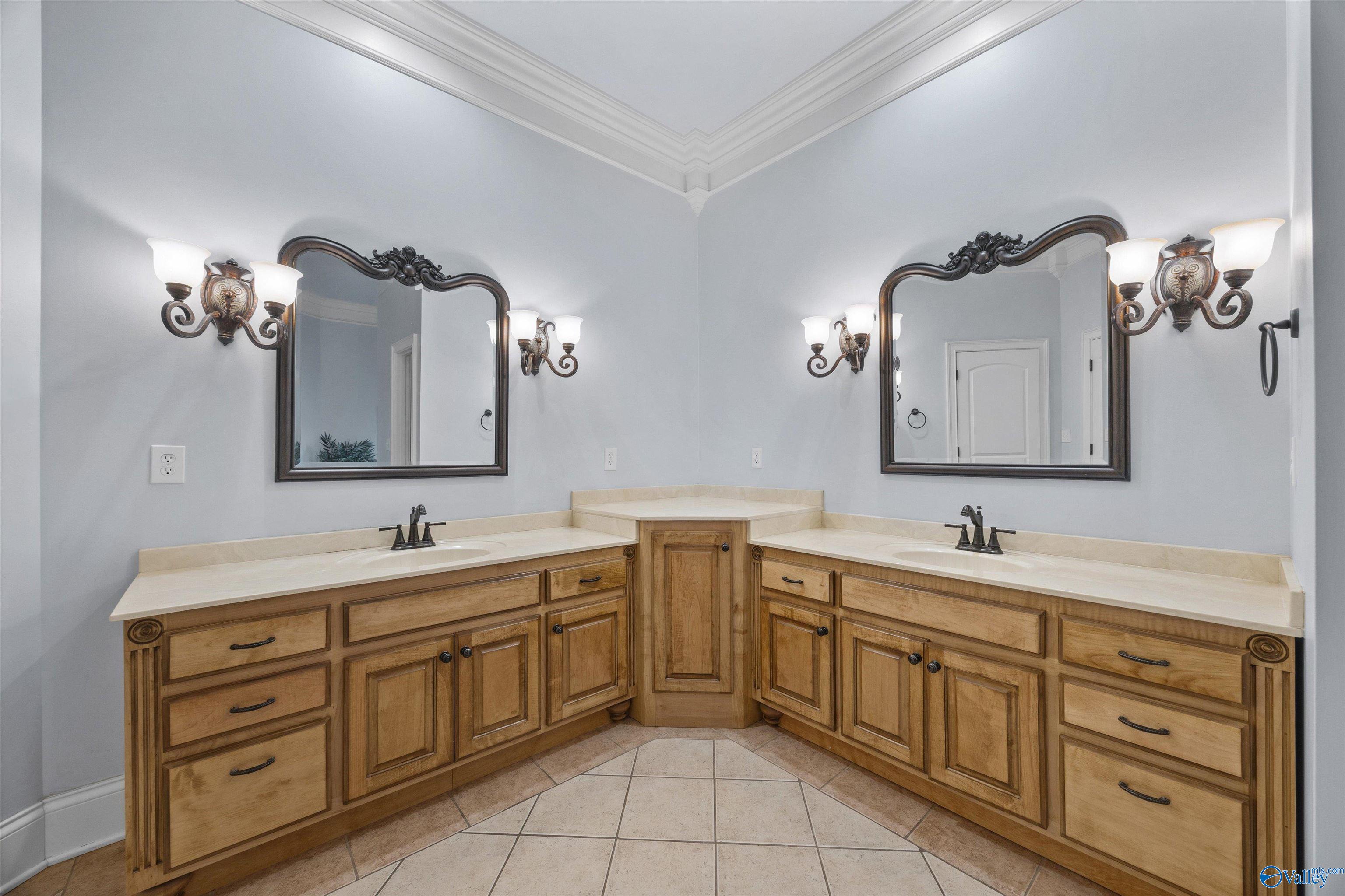 Owens Cross Roads, Alabama, 35763, United States, 5 Bedrooms Bedrooms, ,3.5 BathroomsBathrooms,Residential,Forsale,2007714