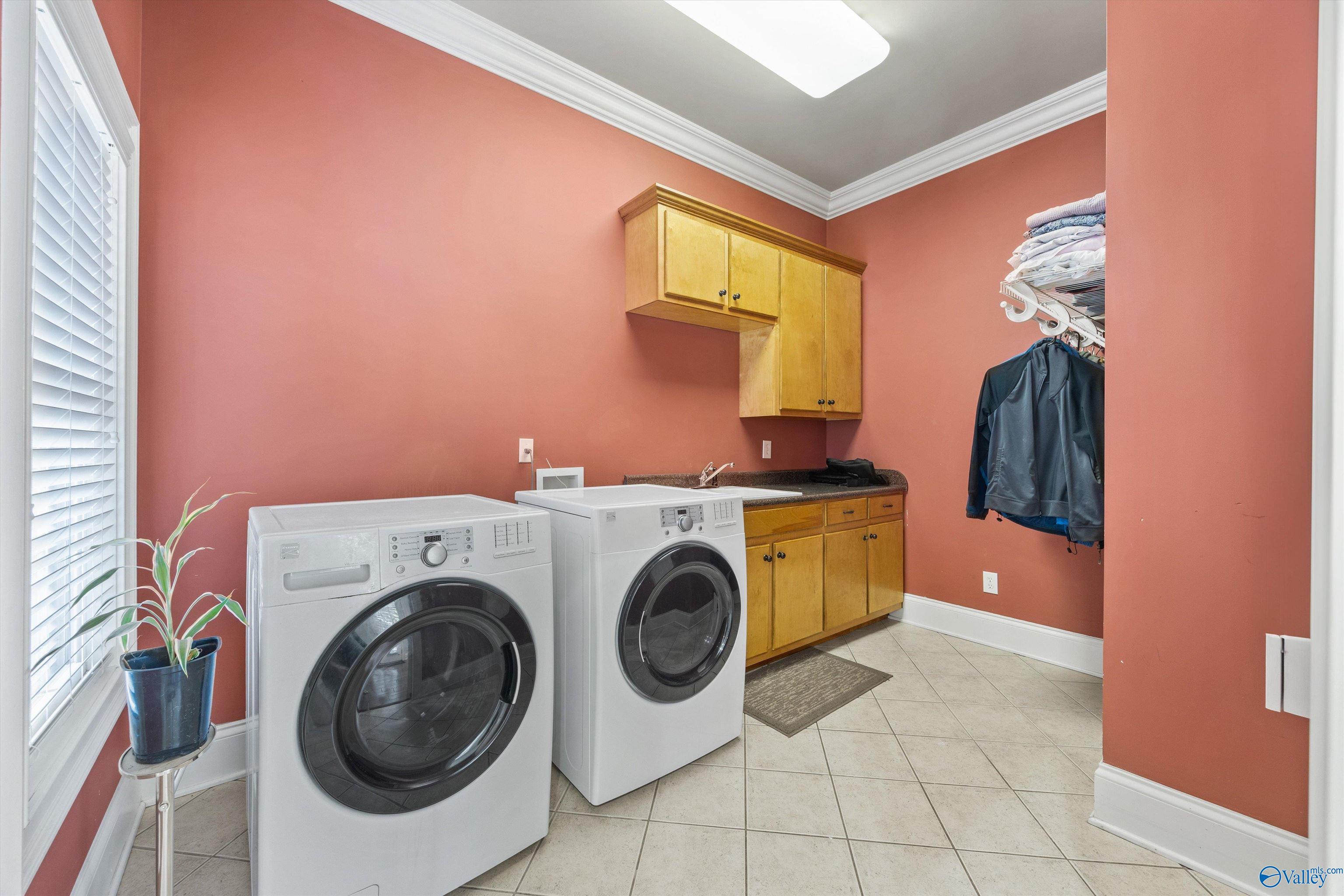 Owens Cross Roads, Alabama, 35763, United States, 5 Bedrooms Bedrooms, ,3.5 BathroomsBathrooms,Residential,Forsale,2007714