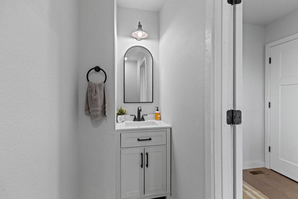 Jefferson City, Tennessee, 37760, United States, 3 Bedrooms Bedrooms, ,2.5 BathroomsBathrooms,Residential,Forsale,1962204