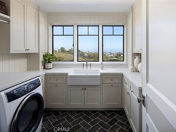 Newport Beach, California, 92663, United States, 5 Bedrooms Bedrooms, ,7 BathroomsBathrooms,Residential,Forsale,1954381