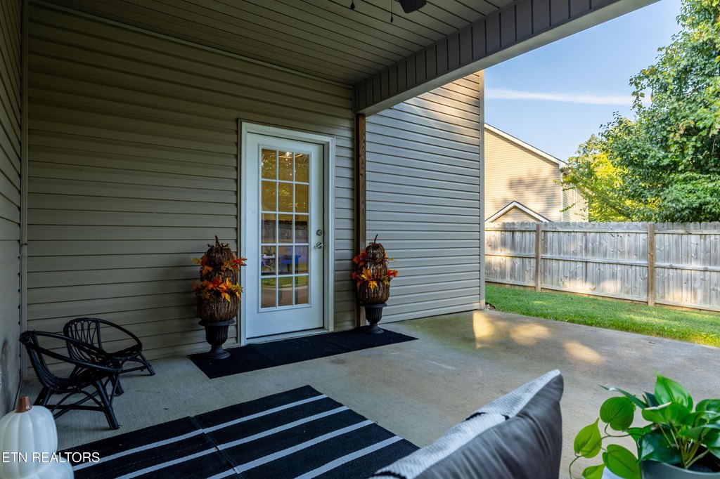 Maryville, Tennessee, 37801, United States, 5 Bedrooms Bedrooms, ,3.5 BathroomsBathrooms,Residential,Forsale,1952826