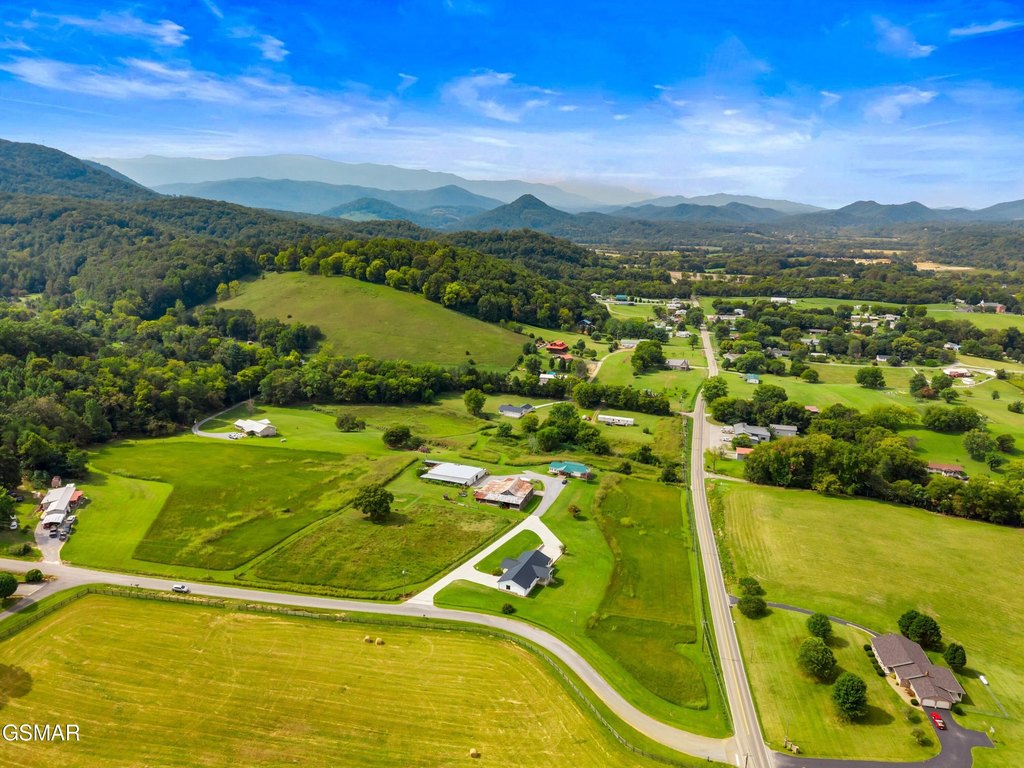 Newport, Tennessee, 37821, United States, 5 Bedrooms Bedrooms, ,2.5 BathroomsBathrooms,Residential,Forsale,1999410