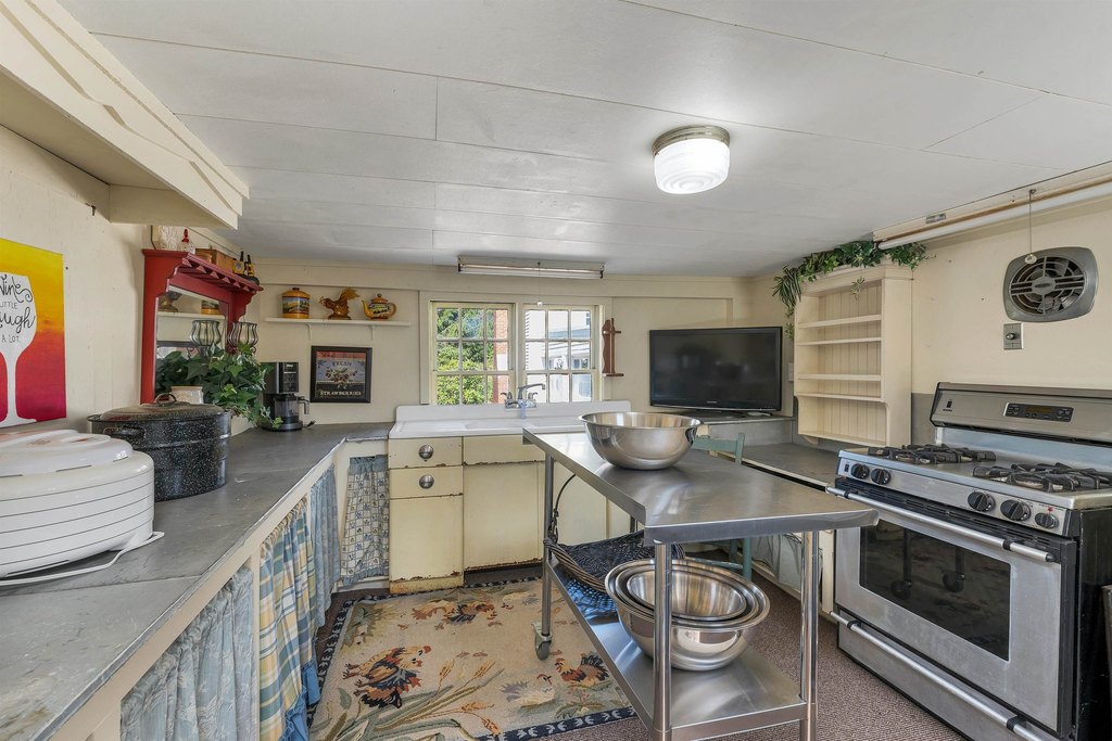 Brookfield, New Hampshire, 03872, United States, 4 Bedrooms Bedrooms, ,2.5 BathroomsBathrooms,Residential,Forsale,1952918