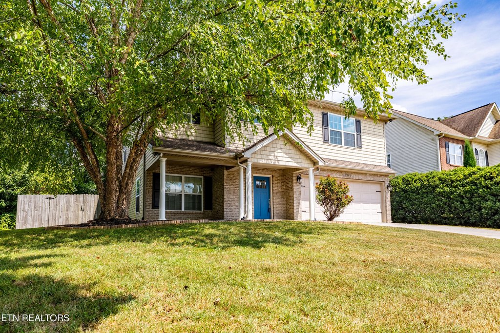 Maryville, Tennessee, 37801, United States, 5 Bedrooms Bedrooms, ,3.5 BathroomsBathrooms,Residential,Forsale,1952826