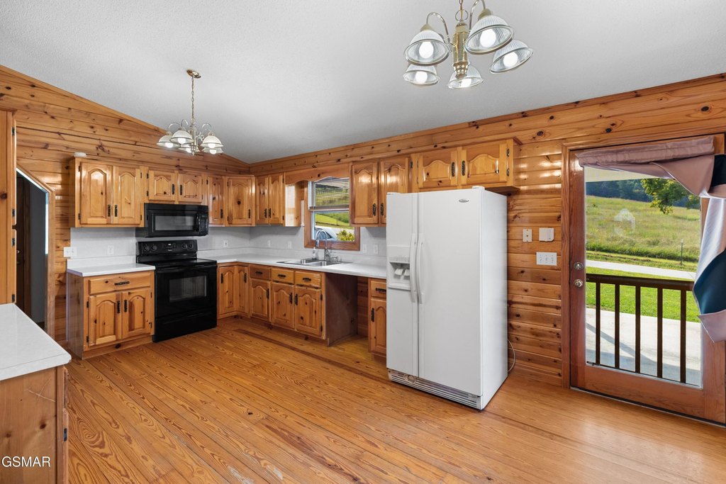 Newport, Tennessee, 37821, United States, 5 Bedrooms Bedrooms, ,2.5 BathroomsBathrooms,Residential,Forsale,1999410