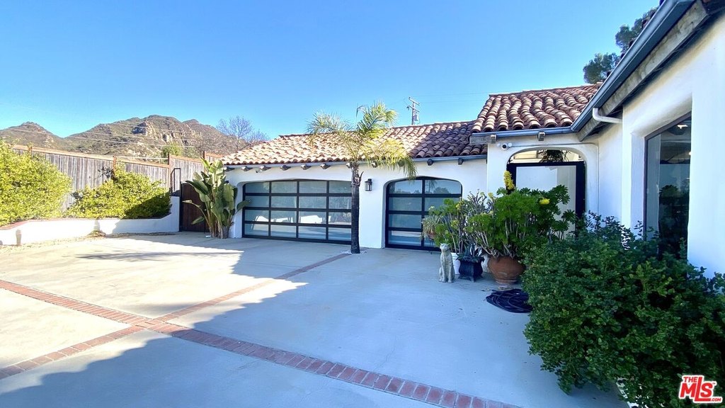 Calabasas, California, 91302, United States, 4 Bedrooms Bedrooms, ,4 BathroomsBathrooms,Residential,Forsale,1985952