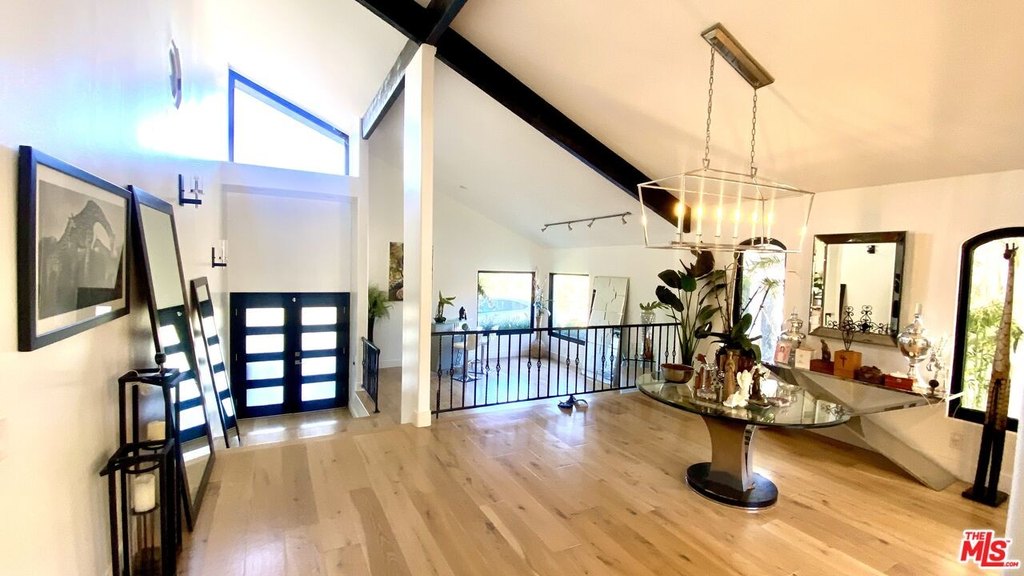 Calabasas, California, 91302, United States, 4 Bedrooms Bedrooms, ,4 BathroomsBathrooms,Residential,Forsale,1985952