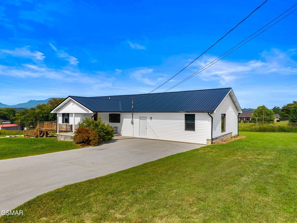 Newport, Tennessee, 37821, United States, 5 Bedrooms Bedrooms, ,2.5 BathroomsBathrooms,Residential,Forsale,1999410