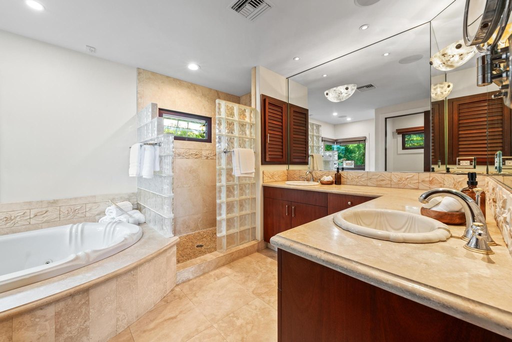 Kailua-Kona, Hawaii, 96740, United States, 4 Bedrooms Bedrooms, ,4.5 BathroomsBathrooms,Residential,Forsale,1953861