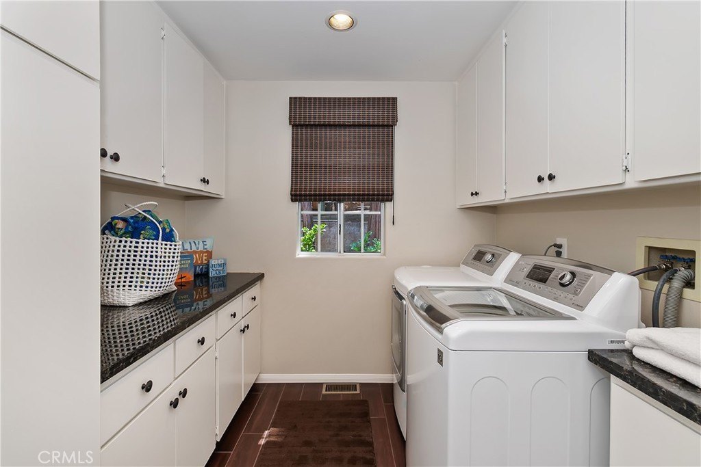 Lake Arrowhead, California, 92352, United States, 3 Bedrooms Bedrooms, ,2.5 BathroomsBathrooms,Residential,Forsale,1953293