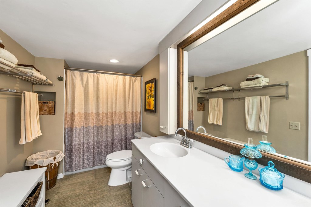 Brookfield, New Hampshire, 03872, United States, 4 Bedrooms Bedrooms, ,2.5 BathroomsBathrooms,Residential,Forsale,1952918