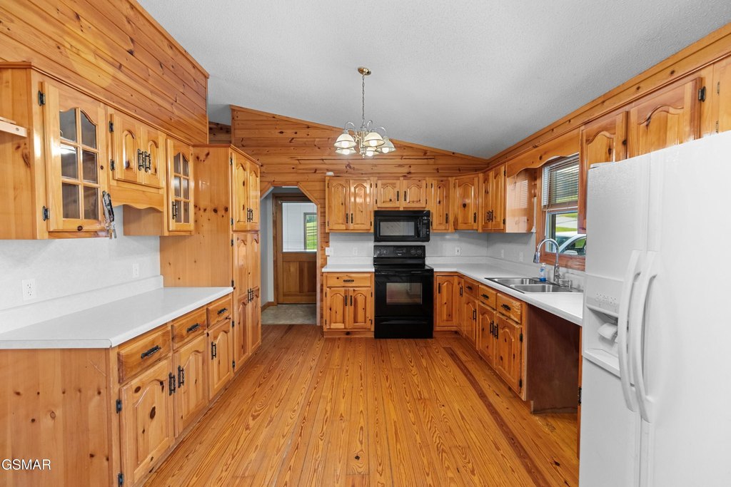 Newport, Tennessee, 37821, United States, 5 Bedrooms Bedrooms, ,2.5 BathroomsBathrooms,Residential,Forsale,1999410