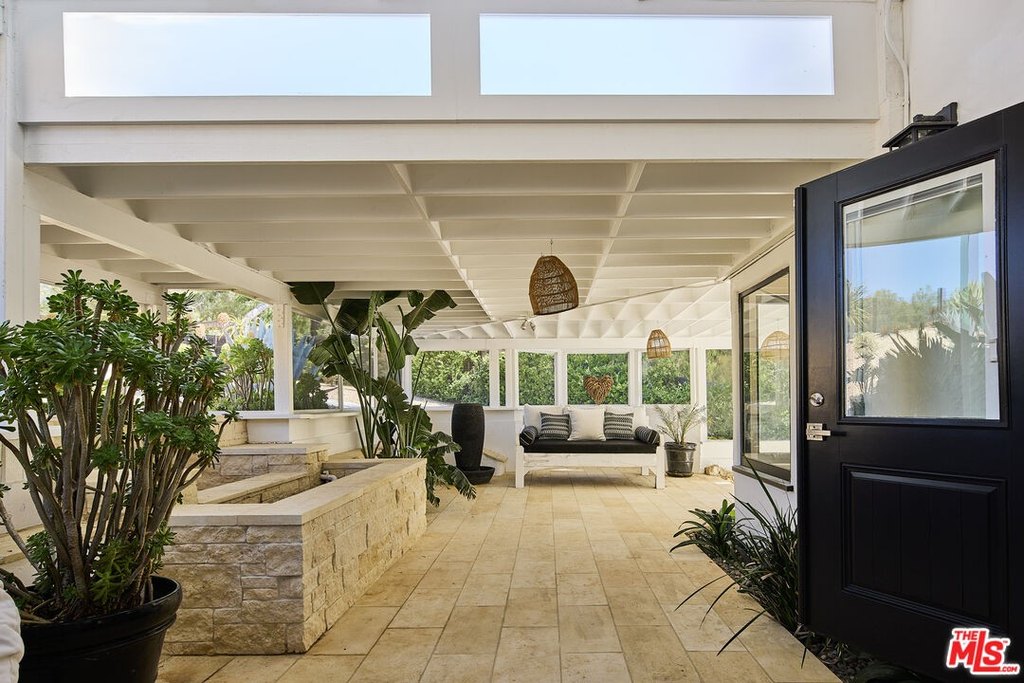 Calabasas, California, 91302, United States, 4 Bedrooms Bedrooms, ,4 BathroomsBathrooms,Residential,Forsale,1985952