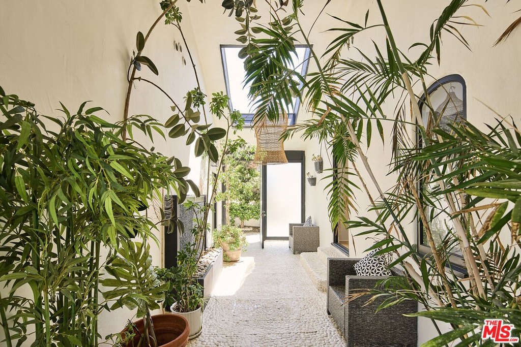 Calabasas, California, 91302, United States, 4 Bedrooms Bedrooms, ,4 BathroomsBathrooms,Residential,Forsale,1985952