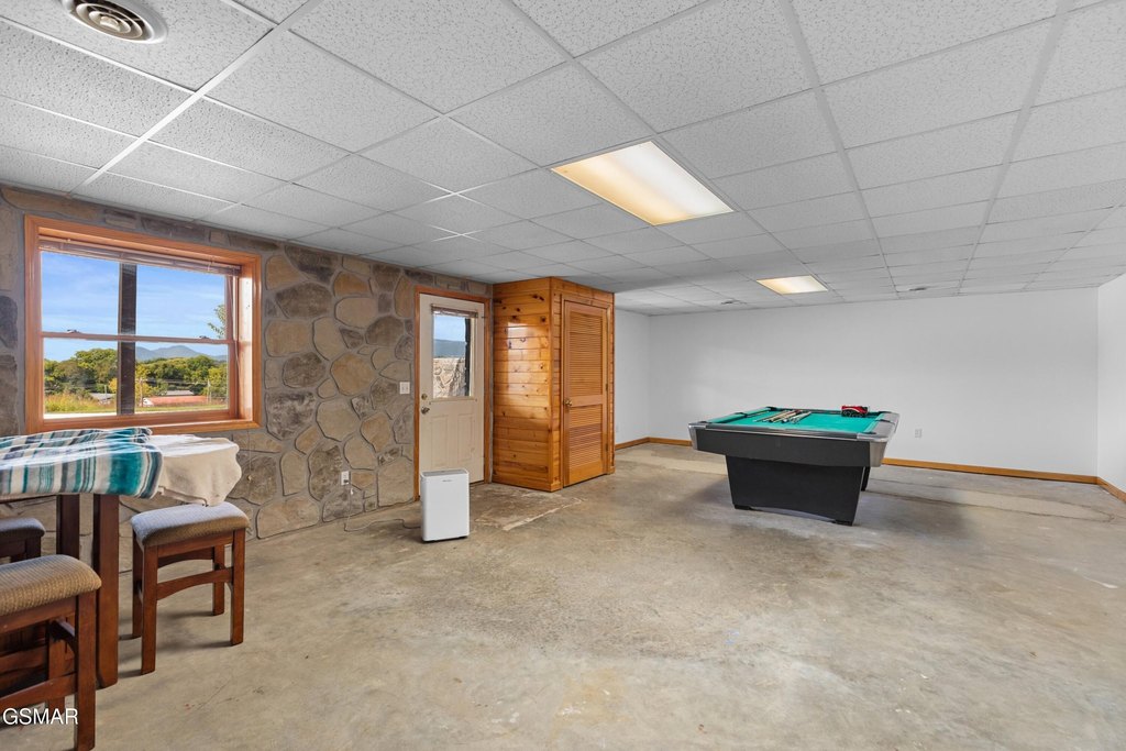 Newport, Tennessee, 37821, United States, 5 Bedrooms Bedrooms, ,2.5 BathroomsBathrooms,Residential,Forsale,1999410