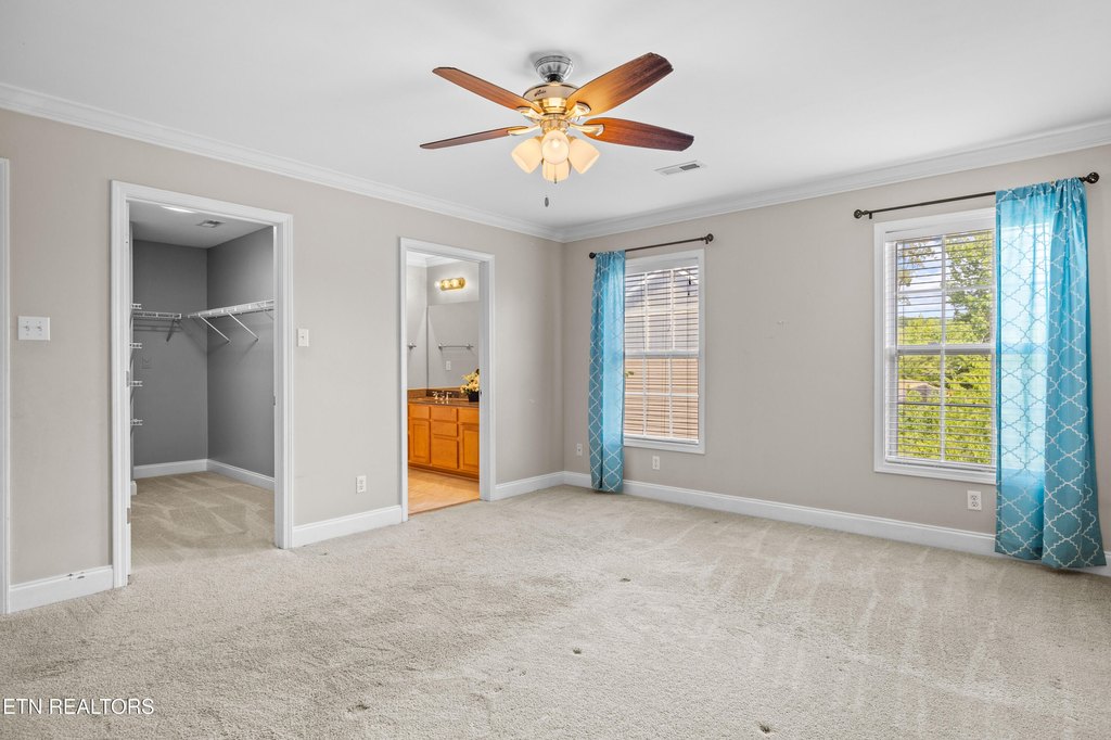 Maryville, Tennessee, 37801, United States, 5 Bedrooms Bedrooms, ,3.5 BathroomsBathrooms,Residential,Forsale,1952826