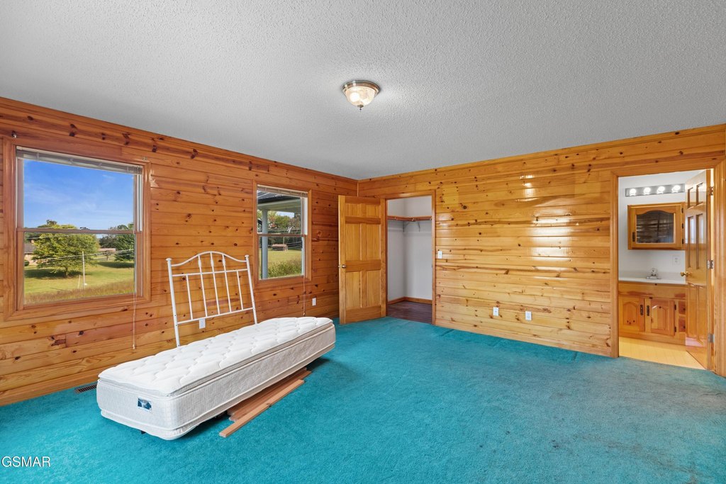 Newport, Tennessee, 37821, United States, 5 Bedrooms Bedrooms, ,2.5 BathroomsBathrooms,Residential,Forsale,1999410