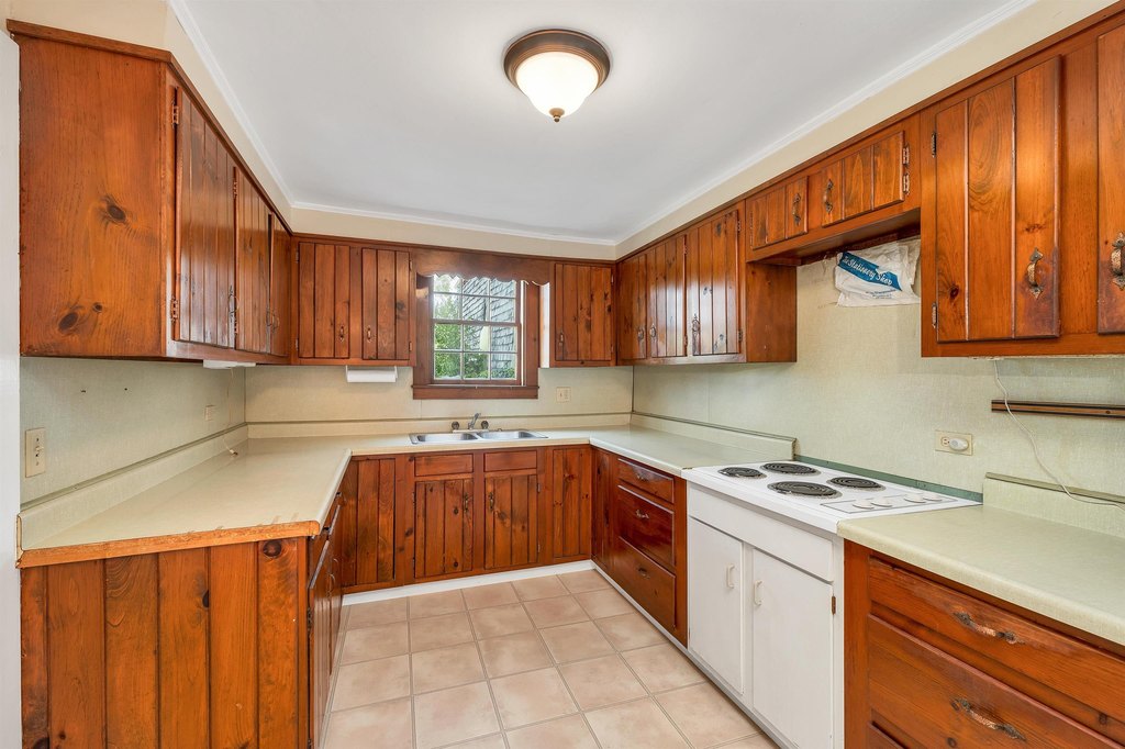 Brookfield, New Hampshire, 03872, United States, 4 Bedrooms Bedrooms, ,2.5 BathroomsBathrooms,Residential,Forsale,1952918